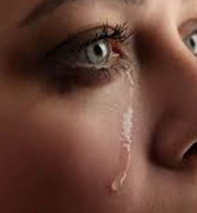 اكتشفي فوائد لا تعرفينها عن البكاء