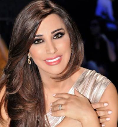 صور نجوى كرم بفستان لامع وروب بلون البنفسج الباستيلي من توقيع نيكولا جبران