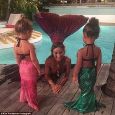 إبنة كيم كارداشيان تلتقي بحورية البحر