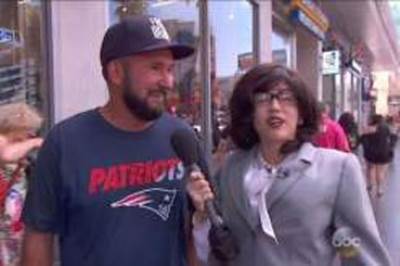 مايلي سايرس تنتحل شخصية مراسلة