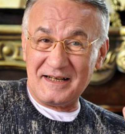 بالفيديو .. عزت أبو عوف يكشف عن زوجته الجديدة!