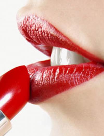 أفضل أنواع أحمر الشفاه يجب على كل فتاة اقتناؤها