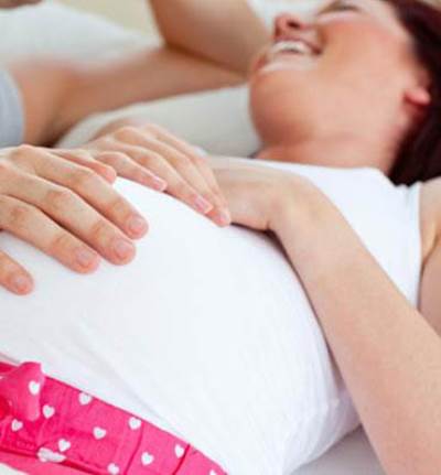 لهذا السبب .. تنصح الحامل بالبقاء في الفراش