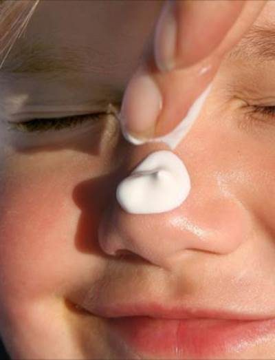  نصائح هامة لوقاية الأطفال من حروق الشمس