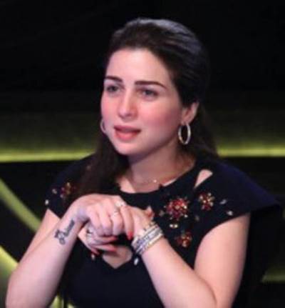 مي عز الدين "أمي لم تجبرني على إعتناق المسيحية وكانت تضربني لكي أصلي"