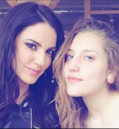  شاهدي .. الظهور الأول لـ شقيقة درة الشقراء