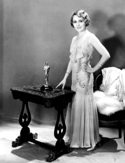 بالصور .. تطور ستايل فساتين الفائزات بجائزة أوسكار أفضل ممثلة منذ عام 1929