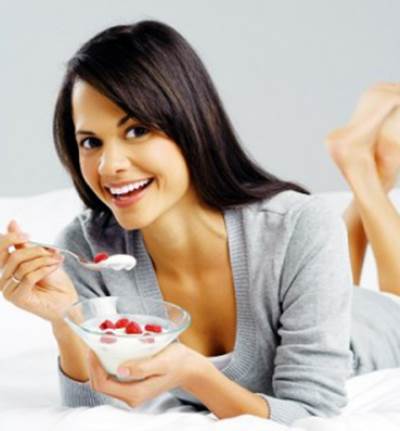 هل ترغبين فى ارتداء فستان ضيق هذا المساء؟ تجنبى هذه الأطعمة خلال اليوم