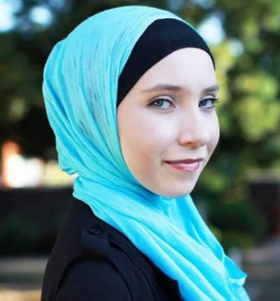 فتاة تطمح لتكون أول راقصة باليه محترفة ترتدي الحجاب