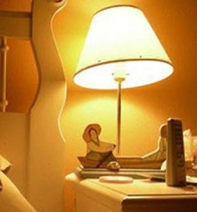 احذر الإضاءة الاصطناعية أثناء النوم ليلاً تصيب بالبدانة .. ولكن كيف؟