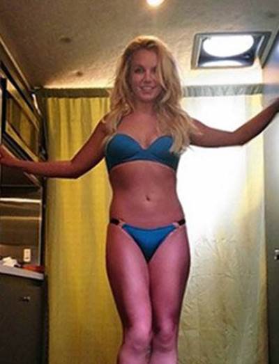 بعد اتهامها بالفوتوشوب .. بريتني سبيرز تكشف عن قوامها من جديد