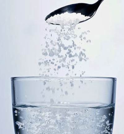 محلول الملح .. تأثيره أفضل لتنظيف الجروح