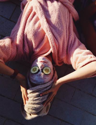 ٦ أطعمة تفوق الخيار في علاج الهالات السوداء وانتفاخ العين