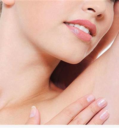 خشب الصندل واللبن البودرة للتخلص من سواد الإبطين 