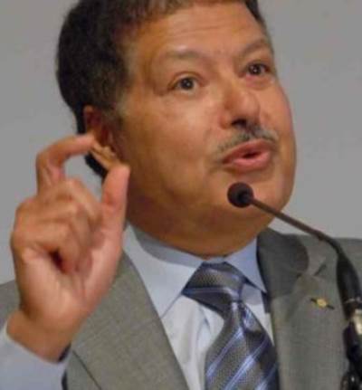 بالصور .. محطات لاتعرفها عن الراحل "زويل" .. وقصص الحب التى عاشها!