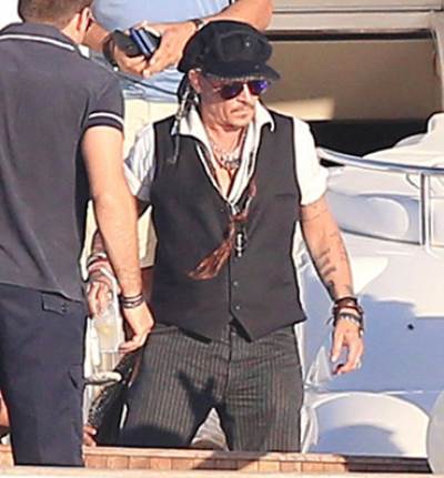 الظهور الأول لجونى ديب بعد تسوية طلاقه من آمبر هيرد