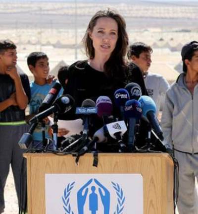 أنجلينا جولي "قلبها محطم" بسبب أوضاع اللاجئين