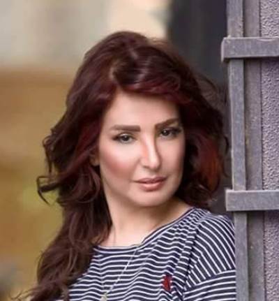 هذا ما دعته أمل رزق أمام الكعبة