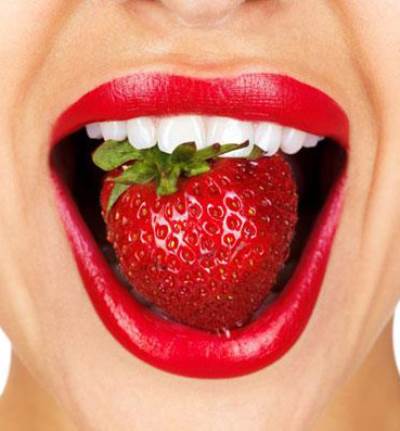 أطعمة تعطي صحة وجمال لأسنانك .. تعرفى عليها