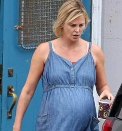 بالصور .. تشارليز ثيرون بملابس الحمل