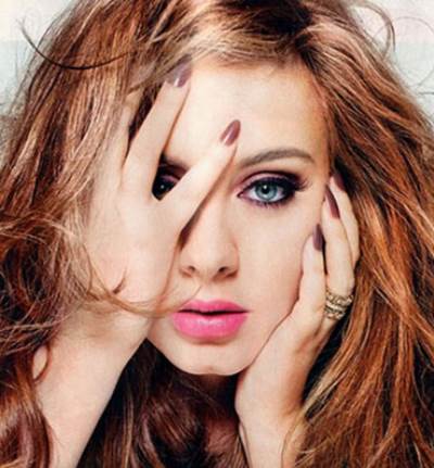 أديل تجني 84 ألف جنيه إسترليني يومياً