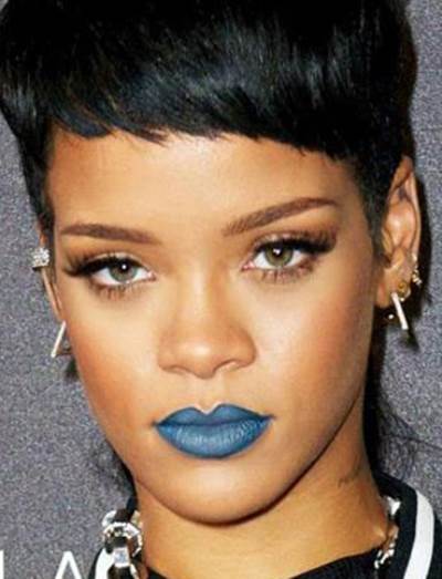 موضة شفاهك هذا العام بلون البحر الأزرق