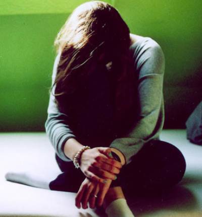 كيف تساعد زوجتك أو ابنتك التي تعرضت للاغتصاب؟