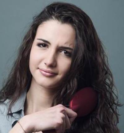 نصائح الخبراء للعناية بالشعر الجاف خلال هذا الموسم