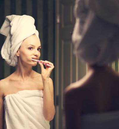 عليك غسل أسنانك قبل النوم لهذه الأسباب