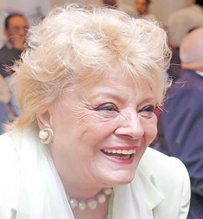 نادية لطفى ترفض إجراء مداخلات هاتفية فى الفضائيات بسبب التنفس الصناعى