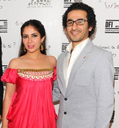 أحمد حلمى لزوجته منى زكى : "أنتى جوهرة وتاج على راسى"