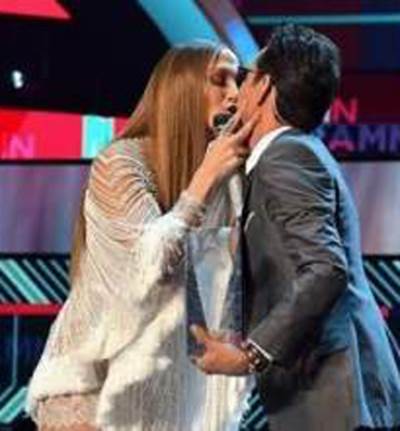 مارك أنتوني ينفصل عن زوجته بسبب قبلة جينيفر لوبيز