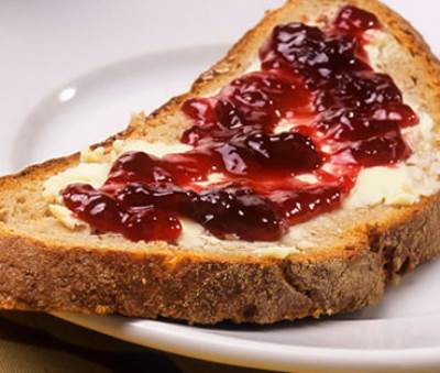 أطعمة ومشروبات تجعلك تتناول مزيدا من الطعام