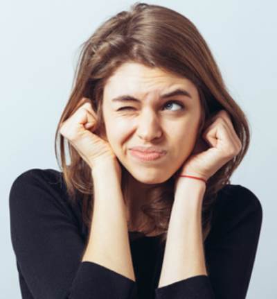 الأسباب الأكثر شيوعاً وراء إصابتك بالصداع