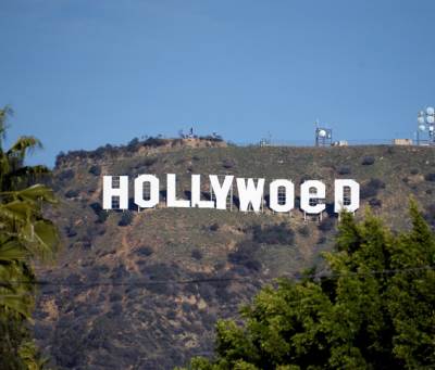 .تغيير أحرف لافتة "هوليوود" الشهيرة فى لوس أنجلوس إلى "هوليويد"