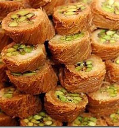 الكنافة الملفوفة بالمكسرات