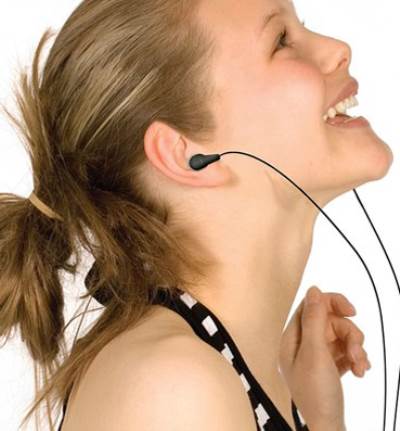 3 خطوات لتنظيف سمّاعة الأذن