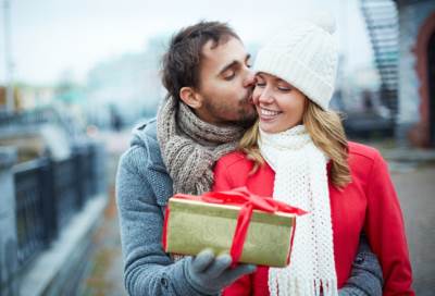 بالصور .. احتفالات "الفلانتين" في 10 دول بينها مصر