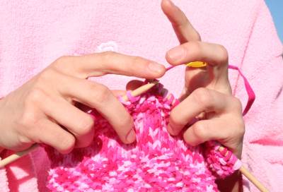 ممارسة "التريكو" تخلص المرأة من الضغوط النفسية