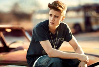 جاستين بيبر يعتدي بالضرب على مدير أعماله