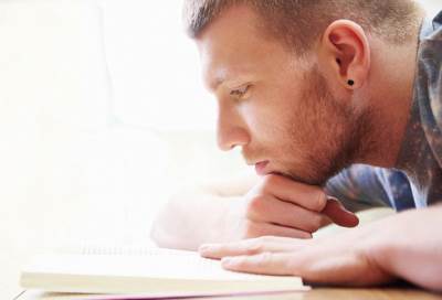 دراسة: القراءة يمكن أن تخفف من أعراض الانزعاج