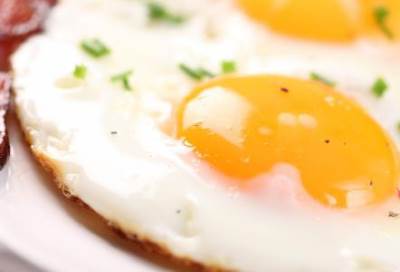 أخطاء تفعلينها عند تحضير البيض المقلي