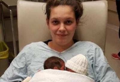 تركت توأمها المولود حديثاً في المستشفى فوقعت المصيبة .. !!