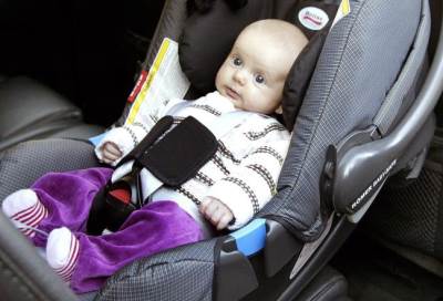 خطر إستخدام مقاعد السيارة على حديثى الولادة