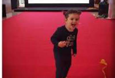 ابنه كارول سماحة تشعل مواقع التواصل بخفة دمها