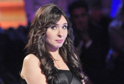 شاهد .. كيف احتفلت دينا بعيد ميلادها