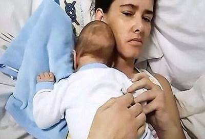 طفل رضيع يوقظ والدته من غيبوبة استمرت 3 أشهر