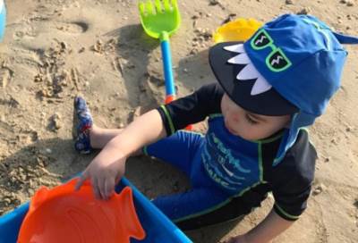 ابن ميريام فارس يشعل "انستغرام" بصورته على البحر..