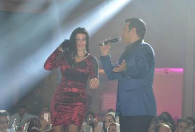 ايهاب توفيق يشعل أولي حفلات الربيع