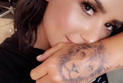 ديمي لوفاتو تطبع تاتو جديد